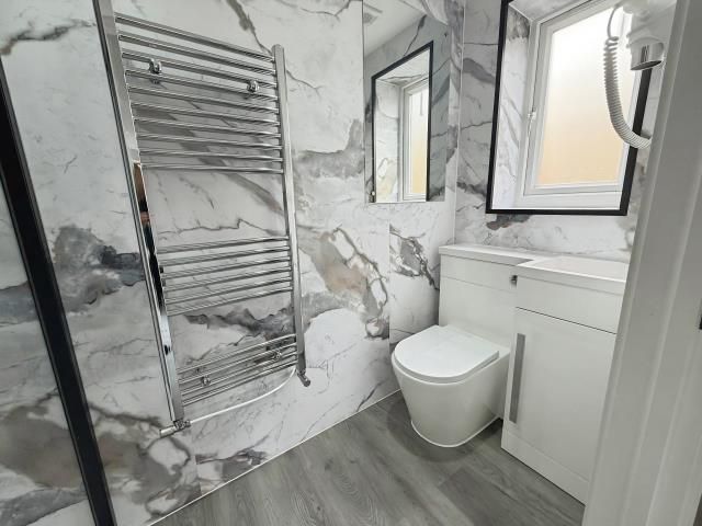 Property photo 2 of 9 Bathroom