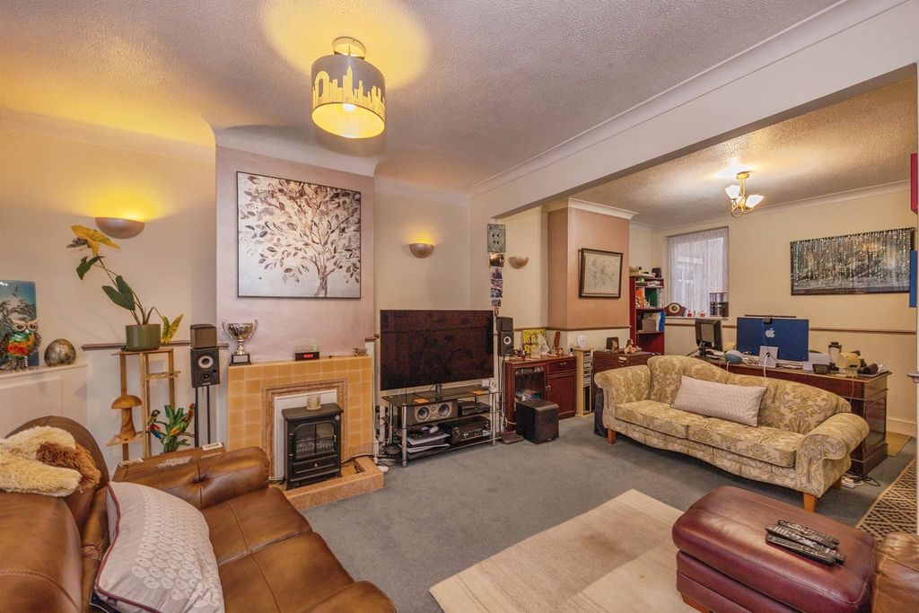 Property photo 2 of 19