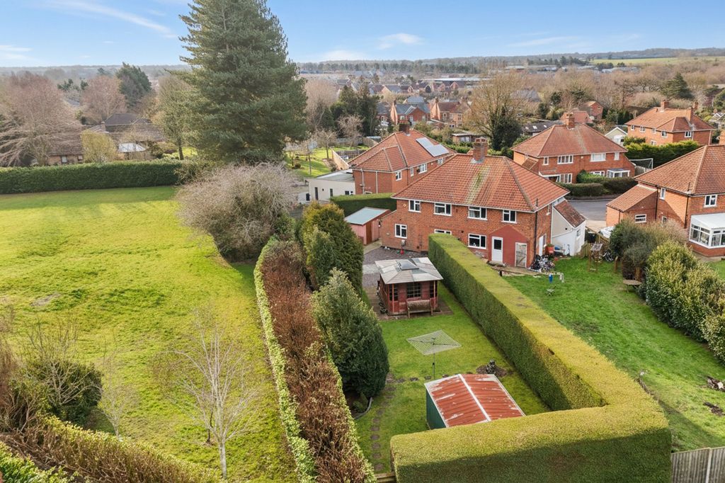 Property photo 2 of 26