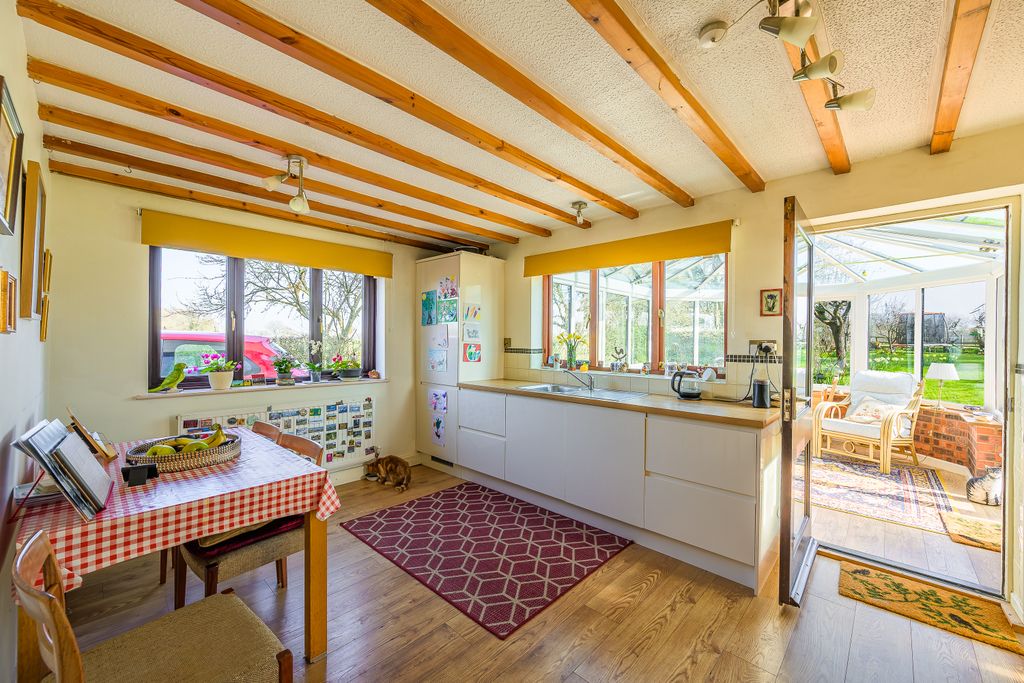 Property photo 3 of 27 Kitchen/Breakfast Room