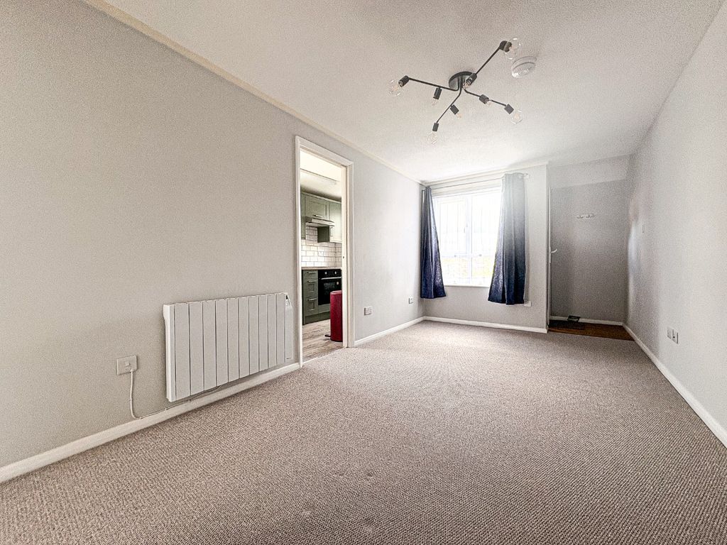 Property photo 2 of 8 5189524