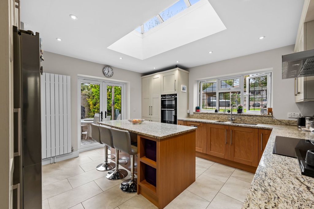 Property photo 2 of 42