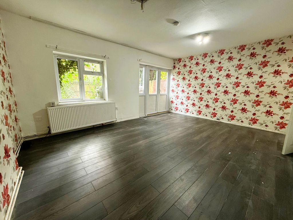 Property photo 2 of 12 11