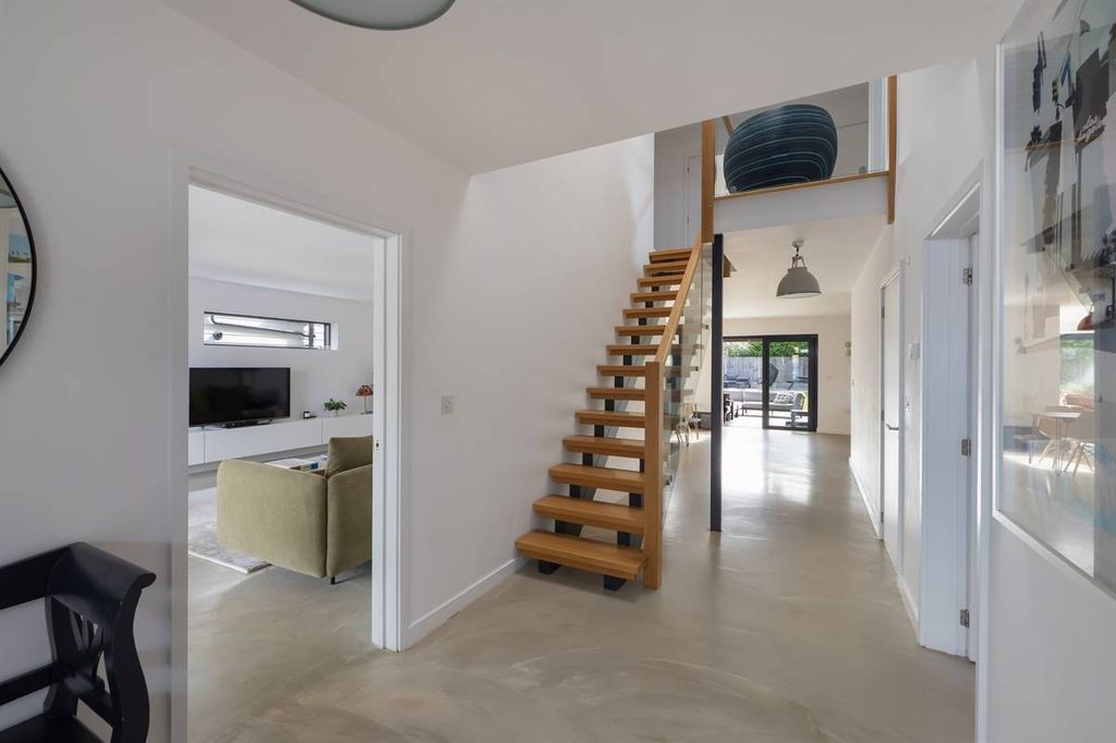 Property photo 3 of 38