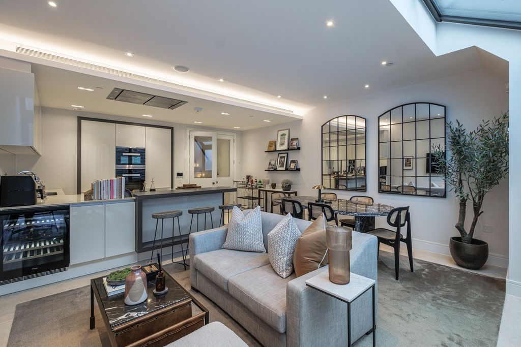 Property photo 1 of 42