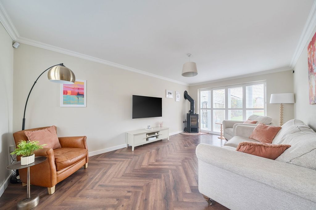 Property photo 2 of 25