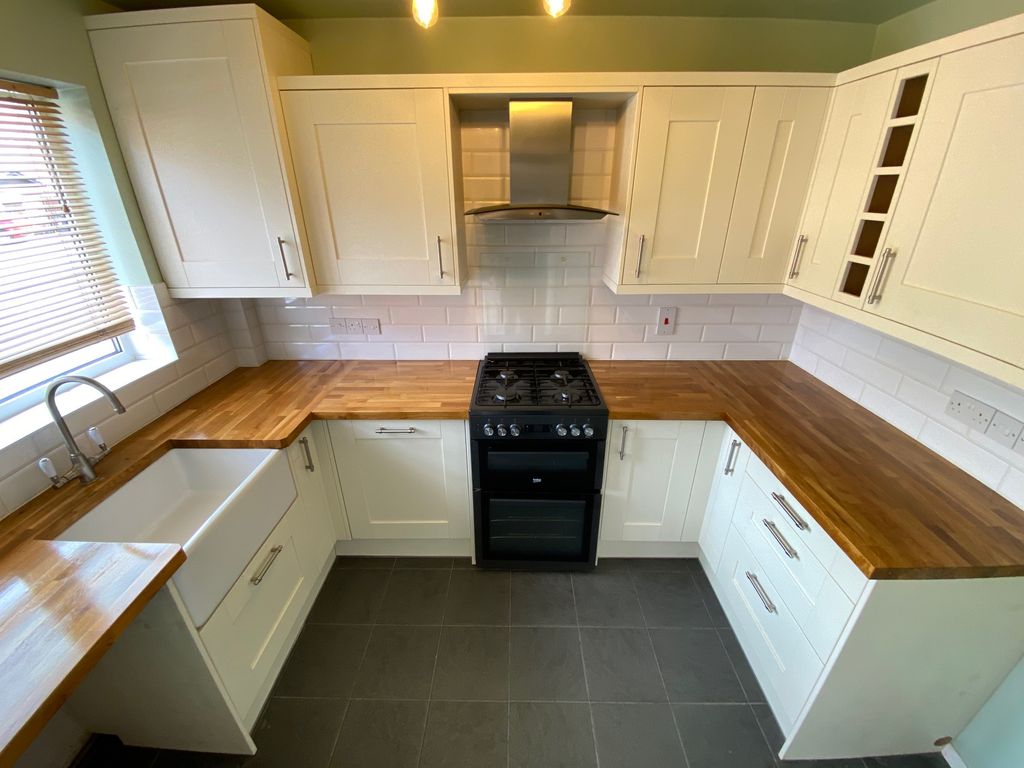 Property photo 2 of 8 Kitchen