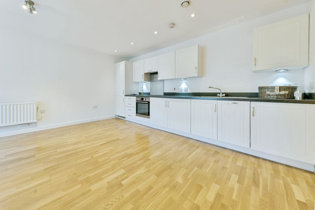 Property photo 3 of 21 Pbox-Img.Jpg
