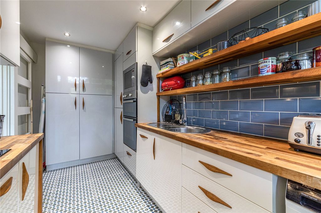 Property photo 3 of 22 Kitchen