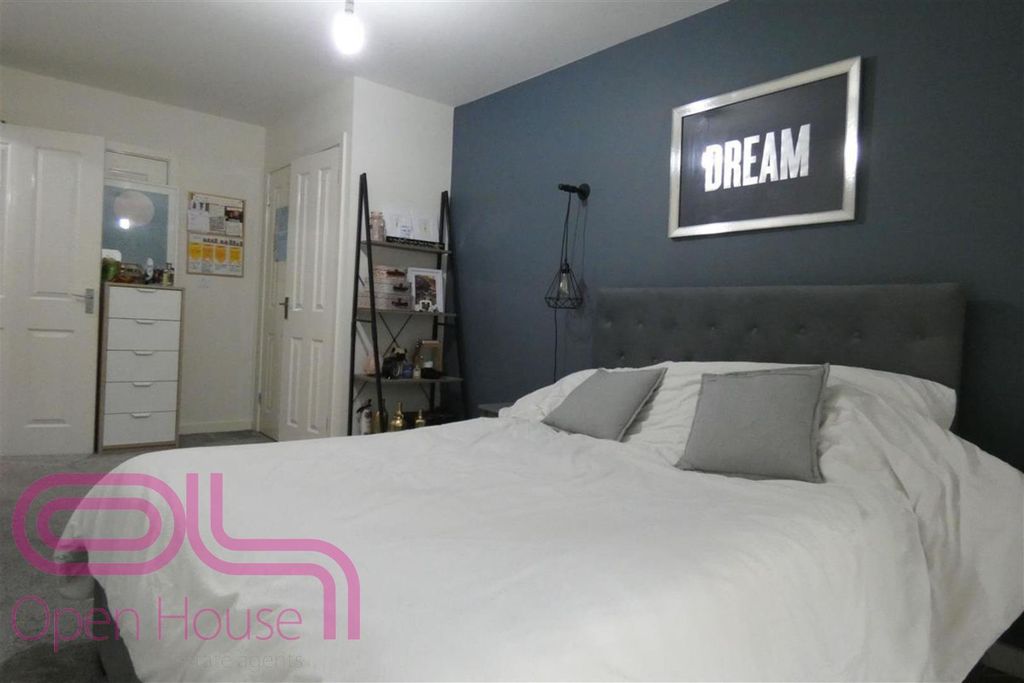 Property photo 3 of 7 Smoothfield - Bedroom 1 Of 2.Jpg