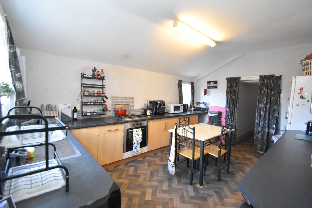 Property photo 2 of 12 Kitchen