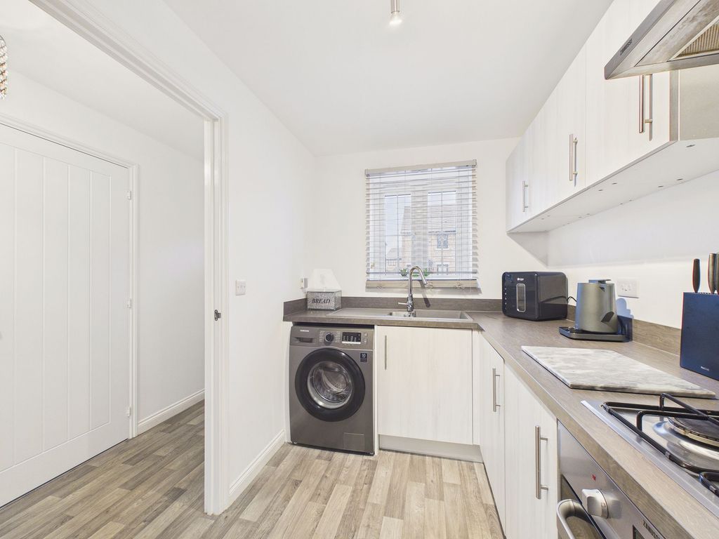 Property photo 3 of 12 Kitchen