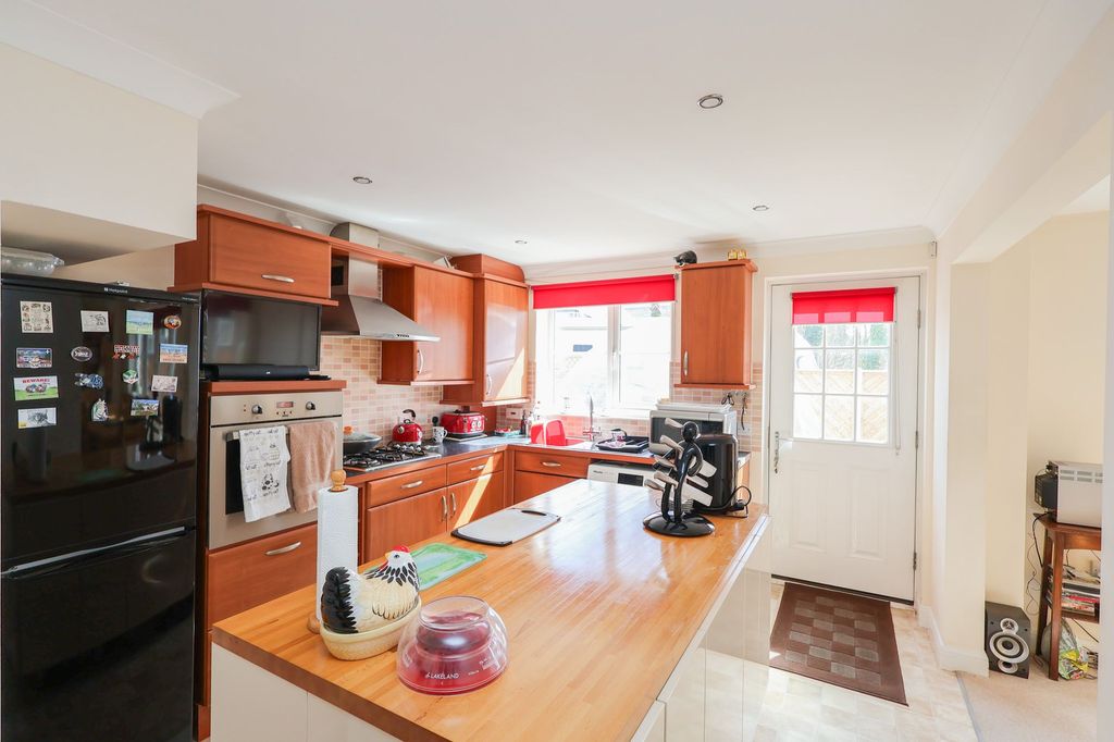 Property photo 2 of 21 Kitchen/Diner