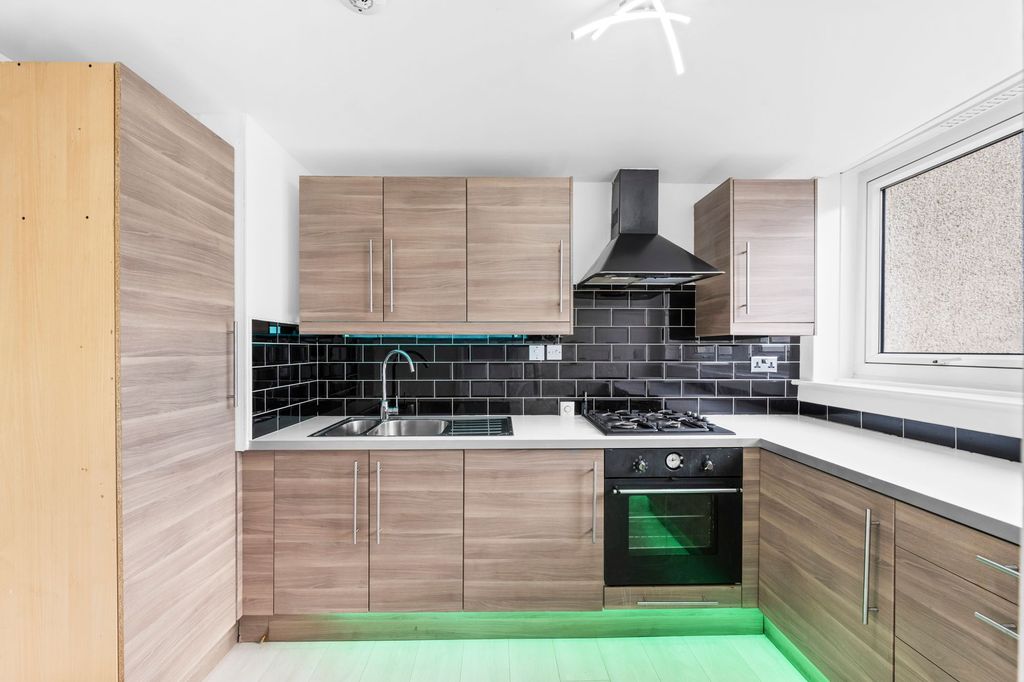 Property photo 3 of 25