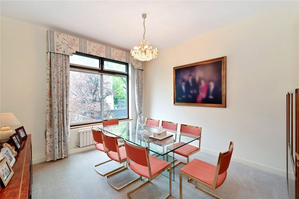 Property photo 2 of 10 Dining