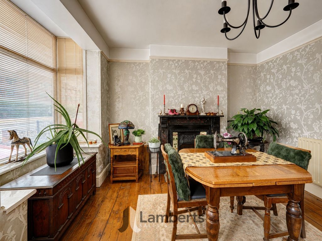 Property photo 3 of 32 Dining Room