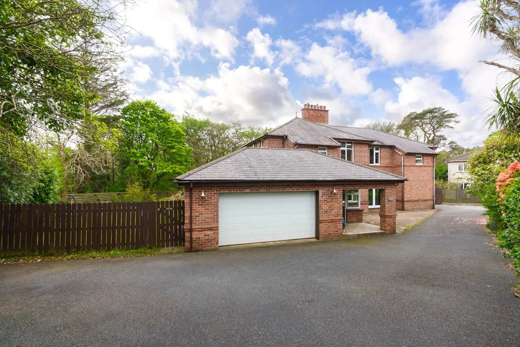Property photo 1 of 36