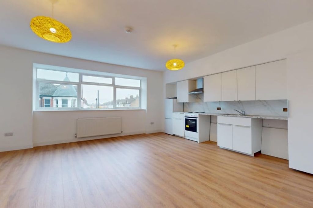 Property photo 1 of 3