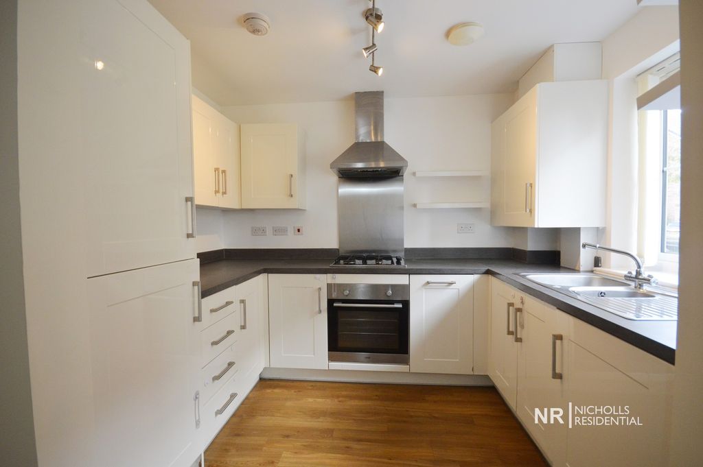 Property photo 2 of 11 Kitchen Area x