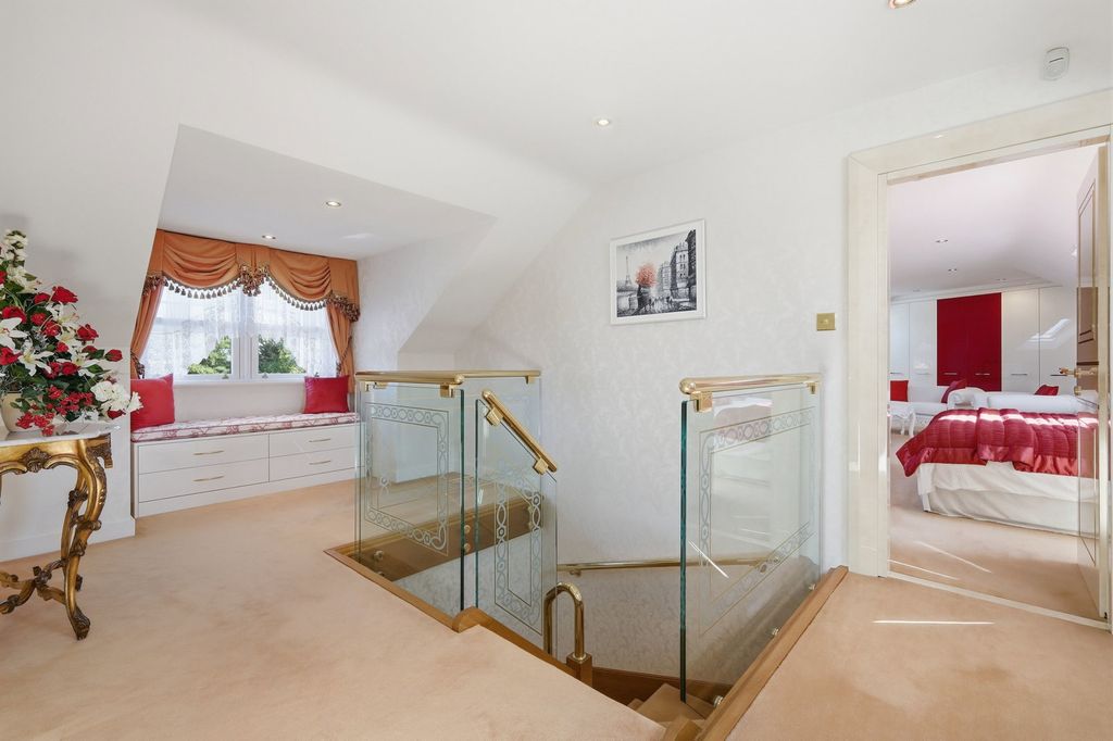 Additional image 44 of 5 bed detached house for saleWambrook Close, Hutton Mount, Brentwood CM13