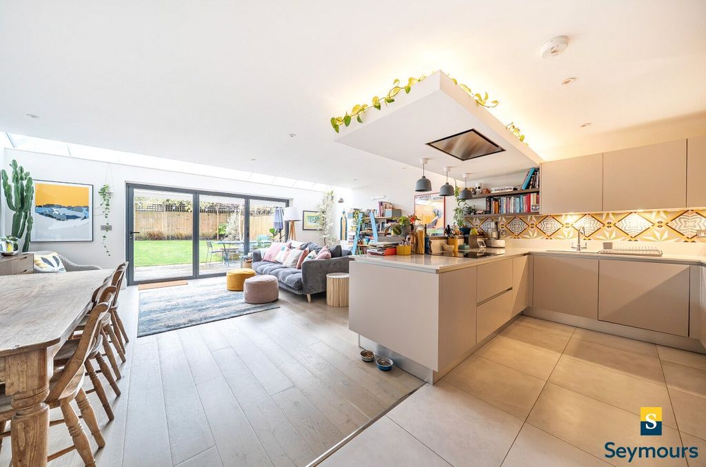 Property photo 2 of 29 Open Plan Kitchen