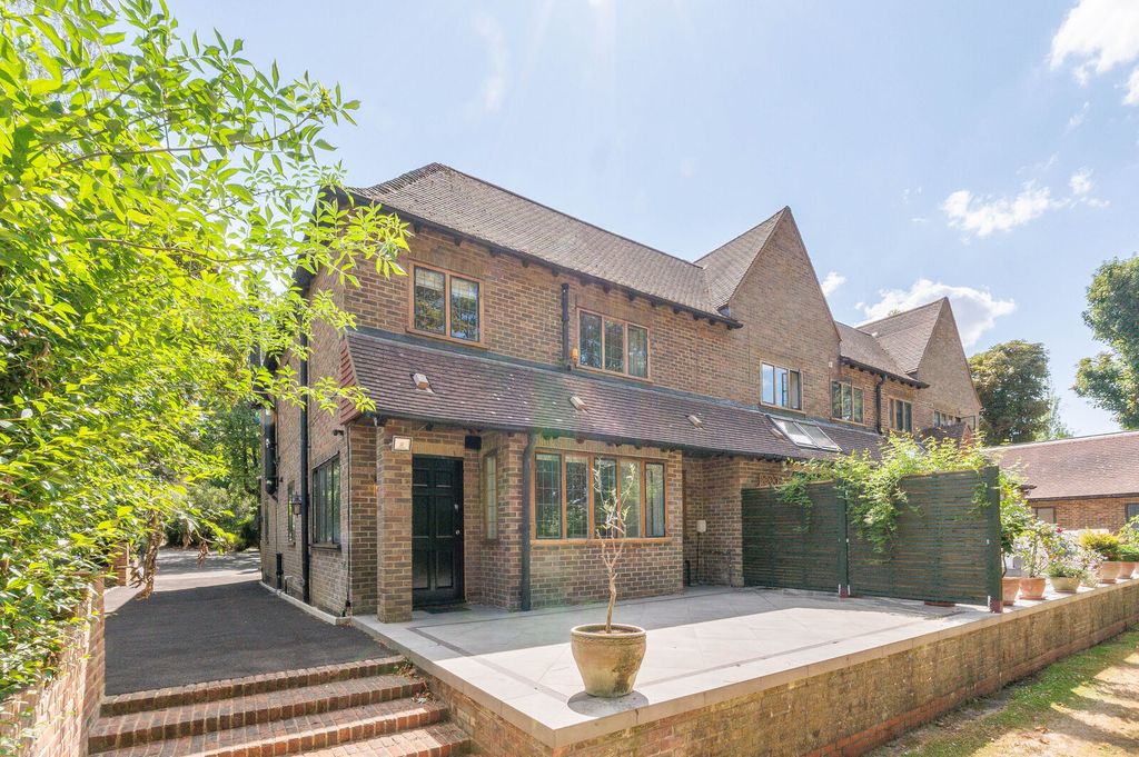 Property photo 1 of 23