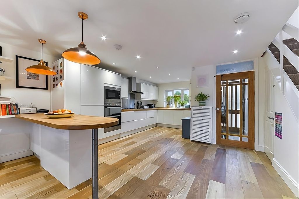 Property photo 2 of 14 Upscalemedia-Transformed.Jpeg