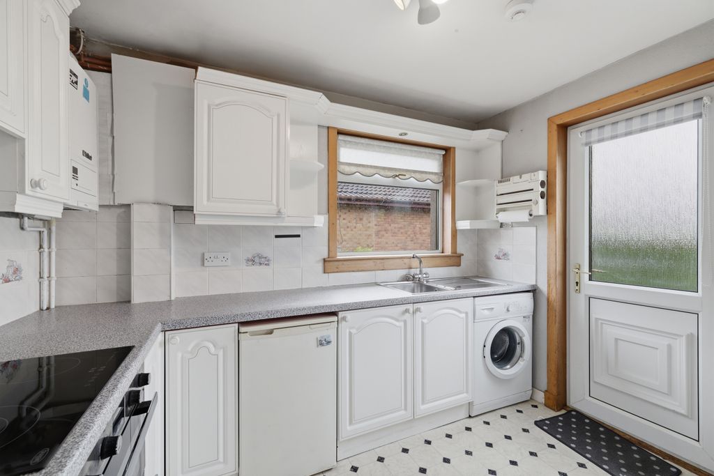 Property photo 3 of 33