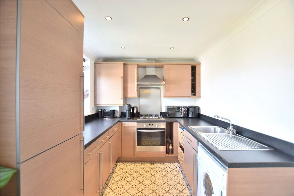 Property photo 2 of 9 Kitchen