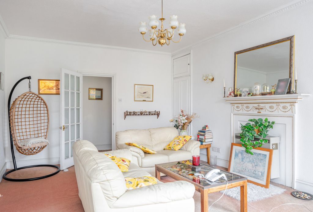 Property photo 3 of 17 Sitting Room