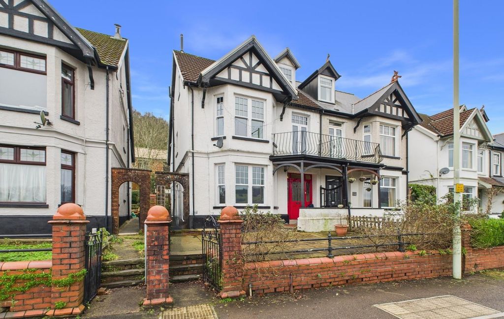 Property photo 1 of 33