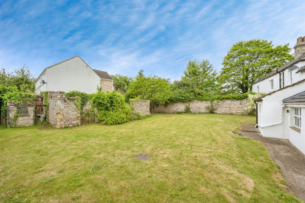 Property photo 3 of 18