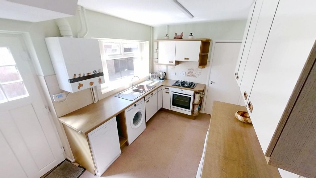 Property photo 2 of 16 Kitchen
