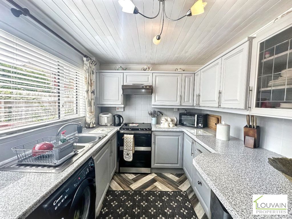 Property photo 3 of 25