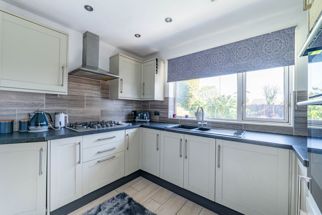 Property photo 3 of 13 Kitchen