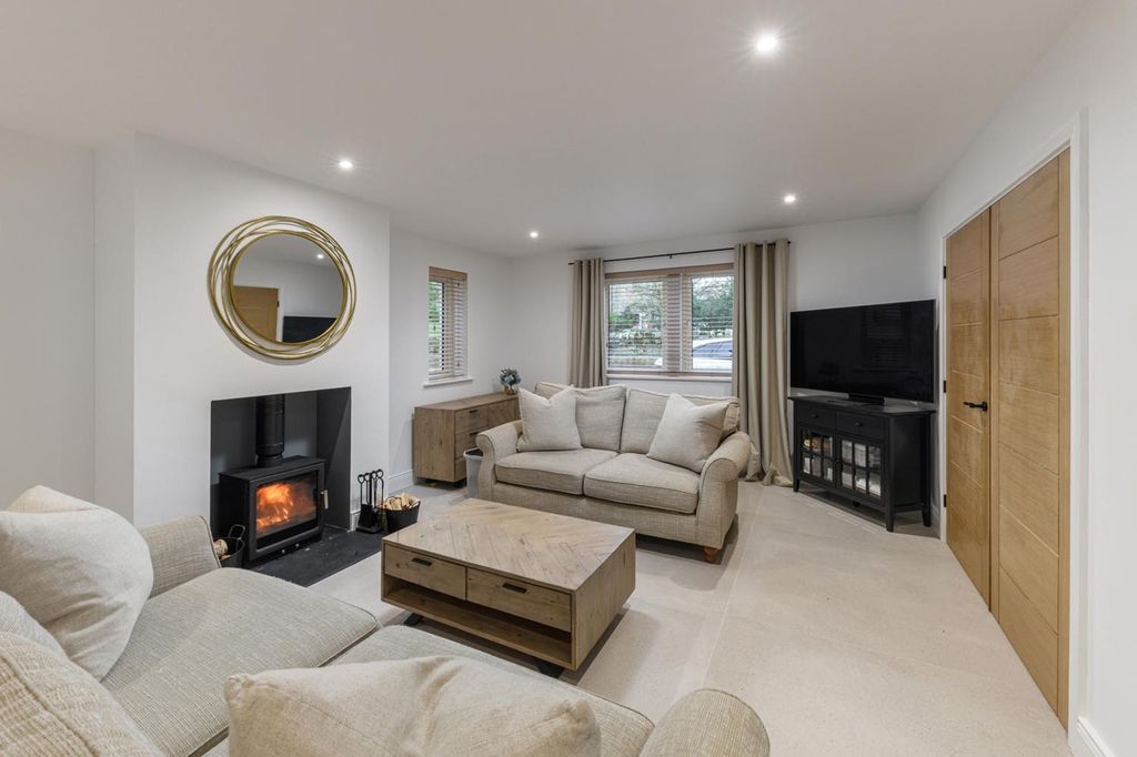 Property photo 2 of 26