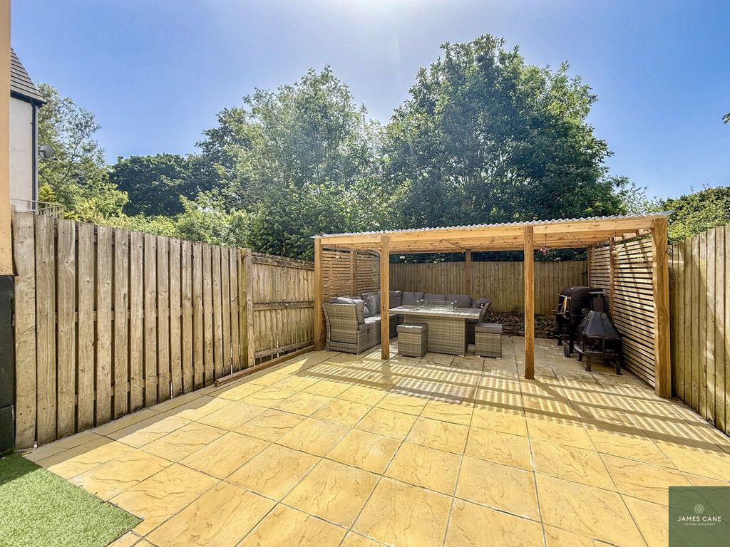 Property photo 2 of 23