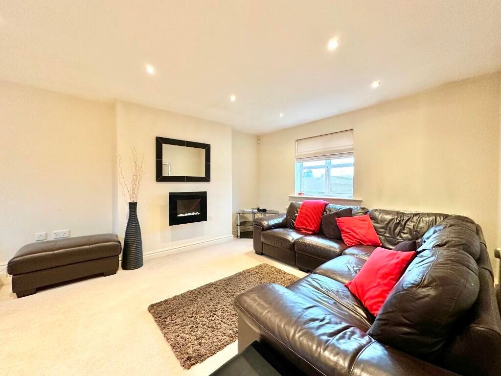 Property photo 3 of 11 Living Room