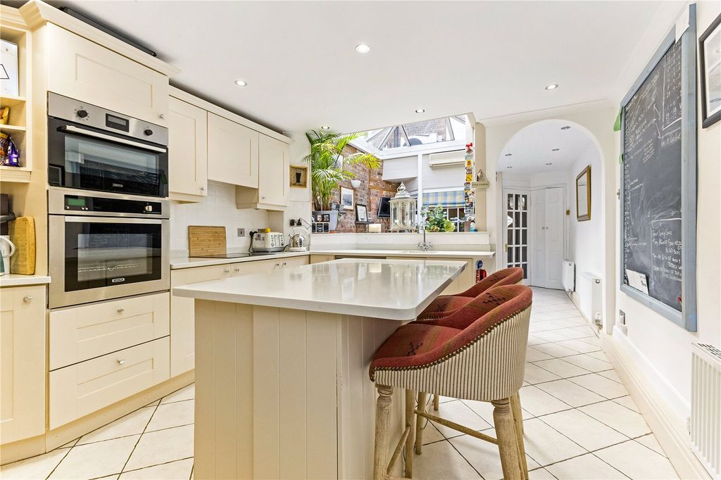 Property photo 2 of 14 Kitchen