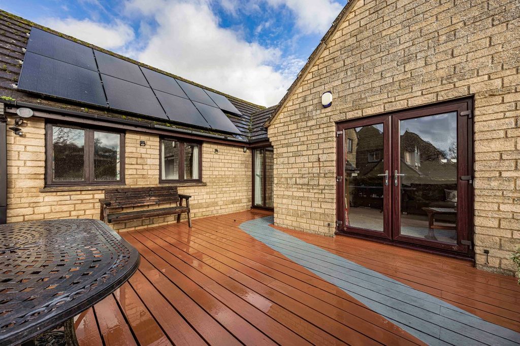 Property photo 3 of 23 Decking