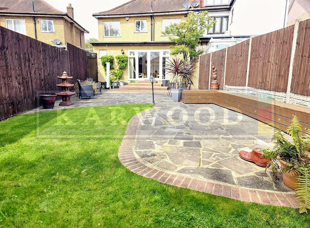 Additional image 20 of 4 bed semi-detached house for saleKingshill Avenue, Hayes UB4