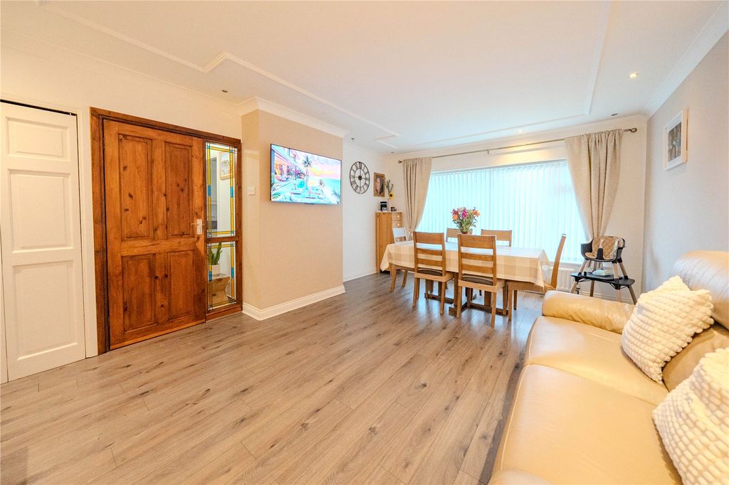 Property photo 2 of 22 Picture No. 11