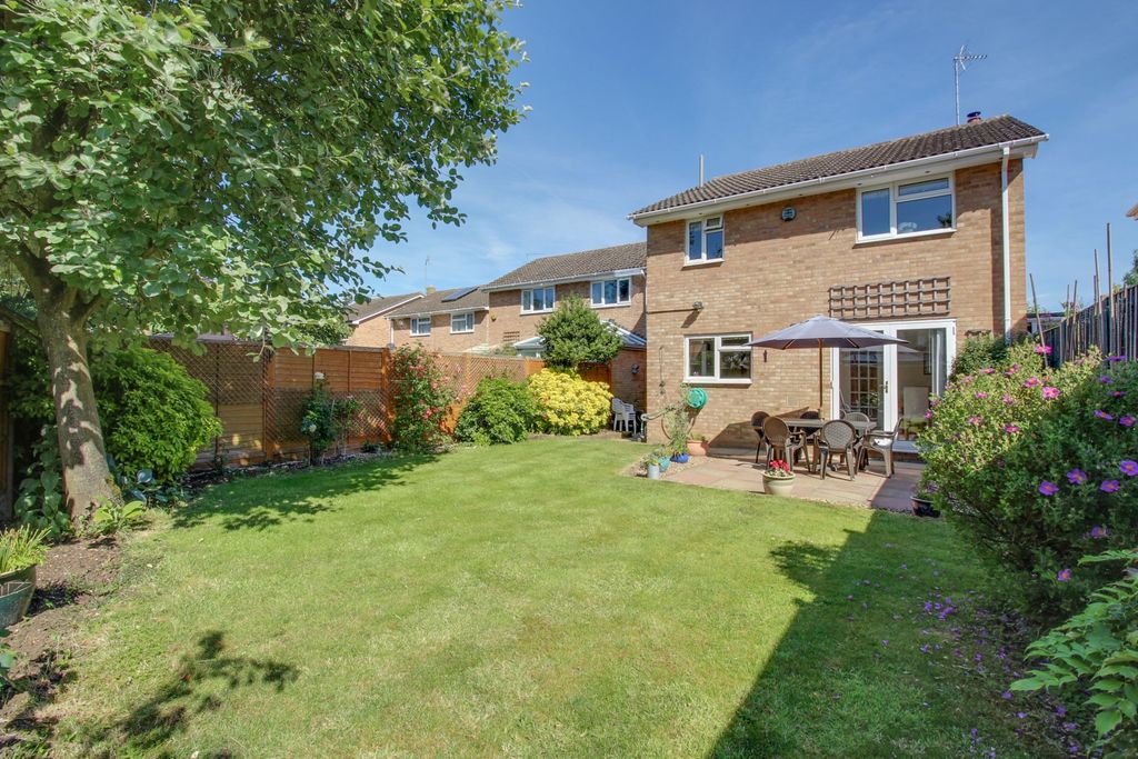 Property photo 2 of 14 Garden 2