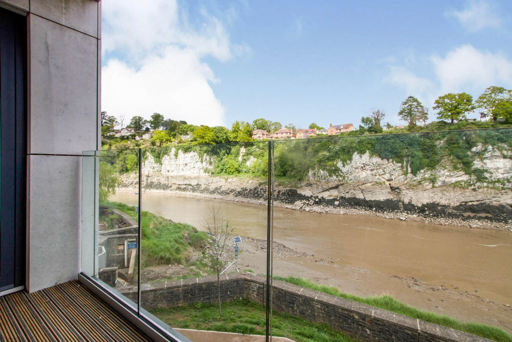 Property photo 3 of 24 Image