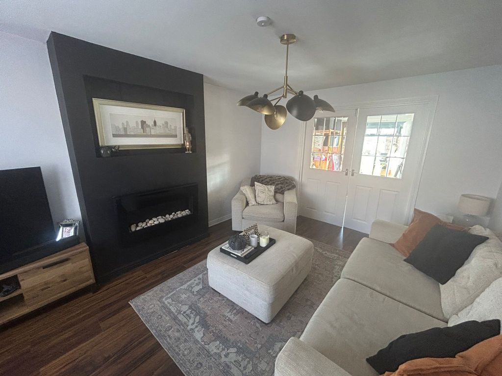 Property photo 2 of 16 Lounge