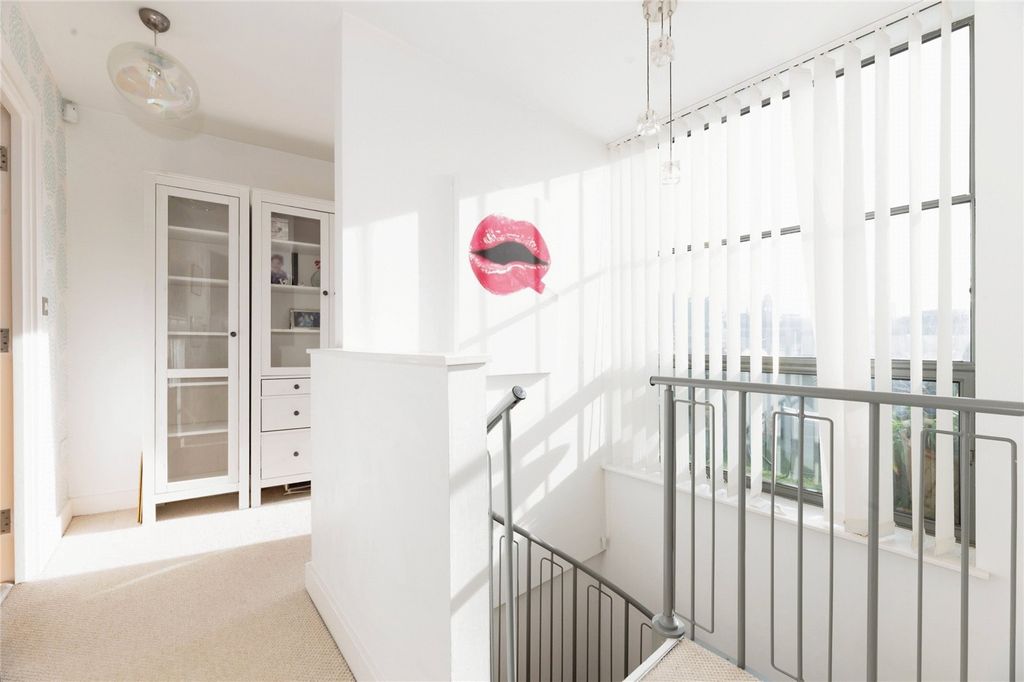 Property photo 3 of 16 Picture No. 02
