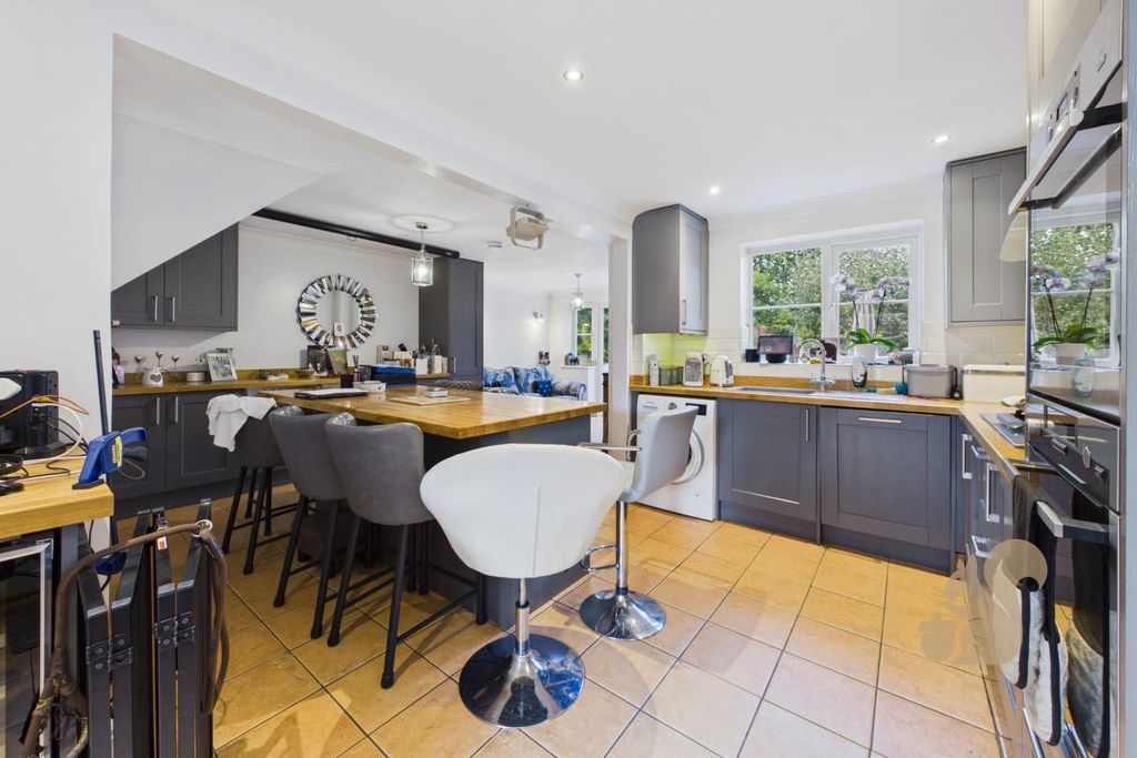 Property photo 2 of 24 Kitchen/Diner
