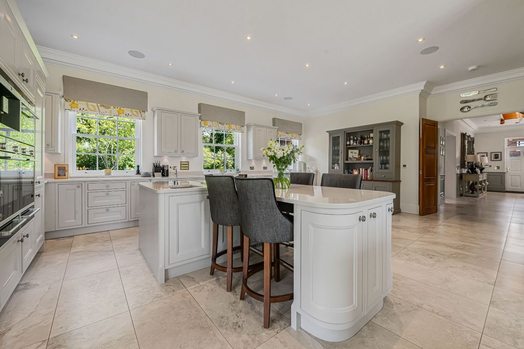 Property photo 2 of 10 Wonderful Kitchen