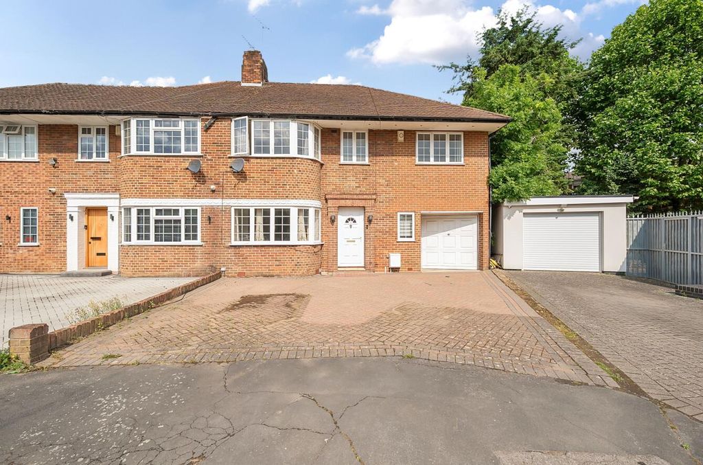 Property photo 1 of 16 Davidson Frost-Wellings, Dfw, Silverston Way, Fron