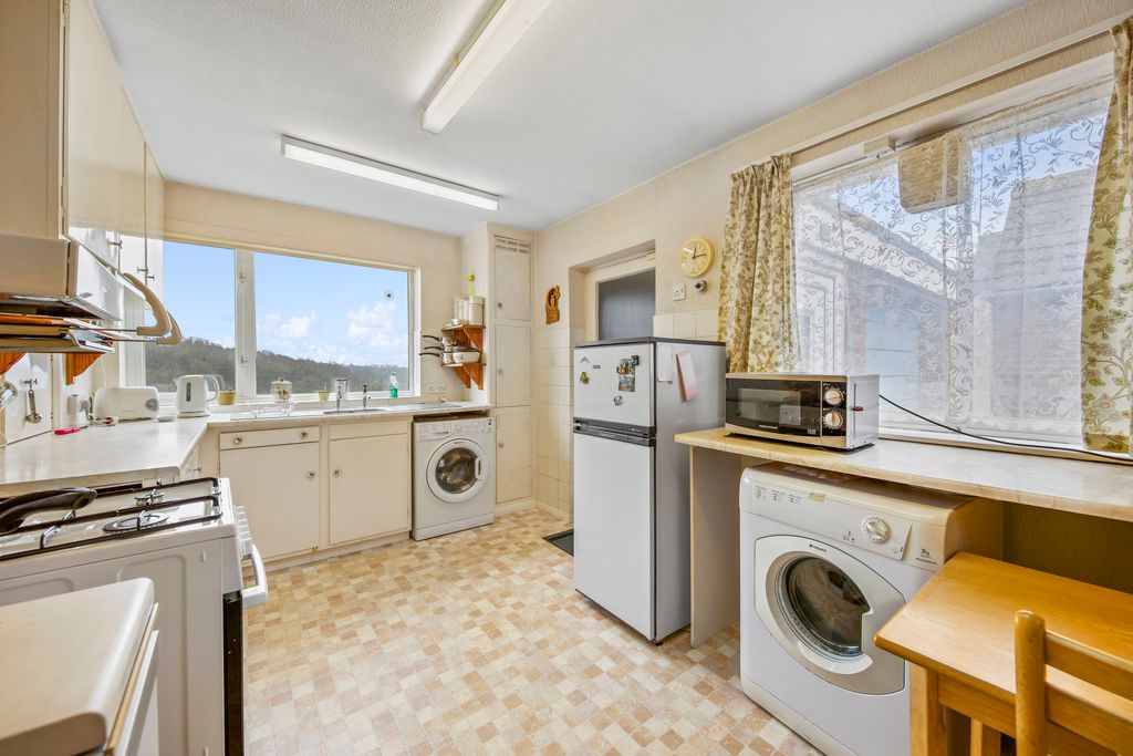Property photo 3 of 25 Kitchen